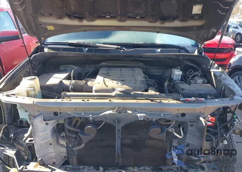 2011 Toyota Tundra Grade 5.7L V8 z USA, uszkodzony, nr VIN 5TFRY5F10BX111705